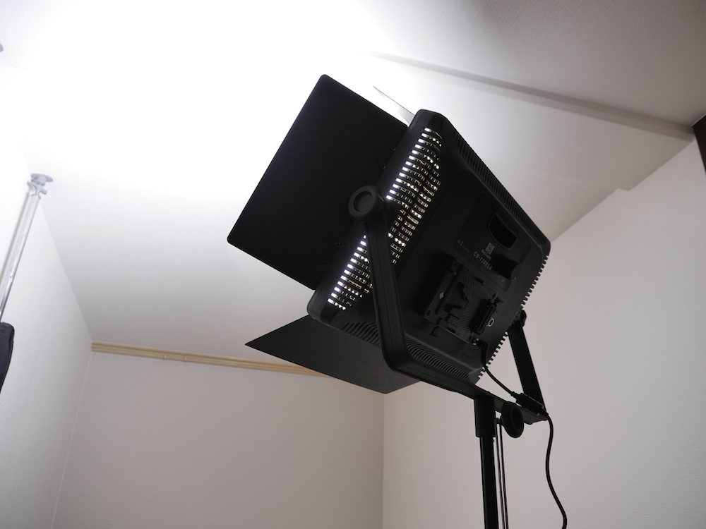 名古屋のビデオ制作・空撮ならG Factory NanGuang製LEDスタジオ照明